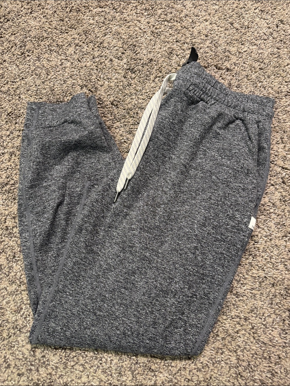 Vuori Performance Jogger size small